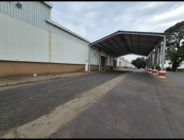 25,000M² WAREHOUSE TO LET IN BOKSBURG EAST